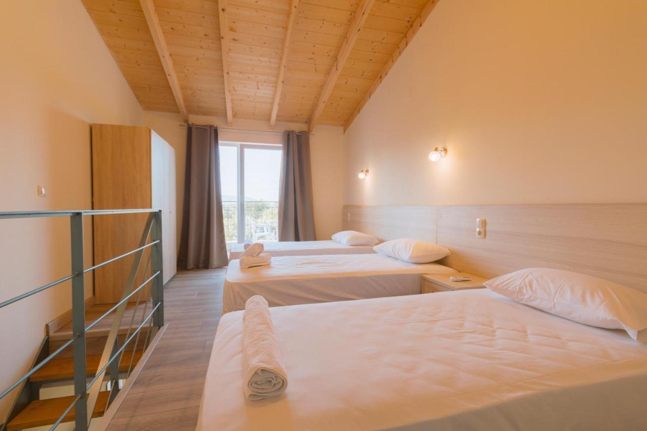 Luca Mare Bed & Breakfast Gouviá Eksteriør bilde