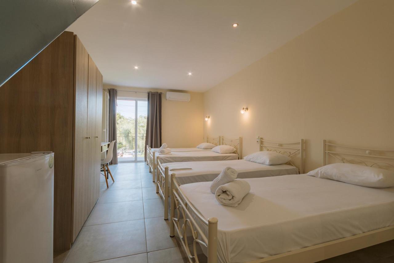 Luca Mare Bed & Breakfast Gouviá Eksteriør bilde